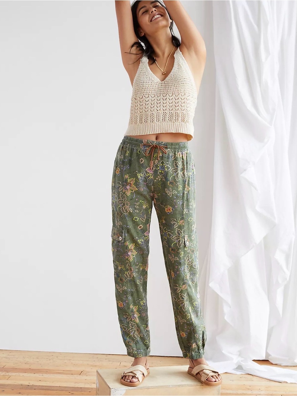 By Anthropologie Green Floral Classic Seamed Joggers Size Small